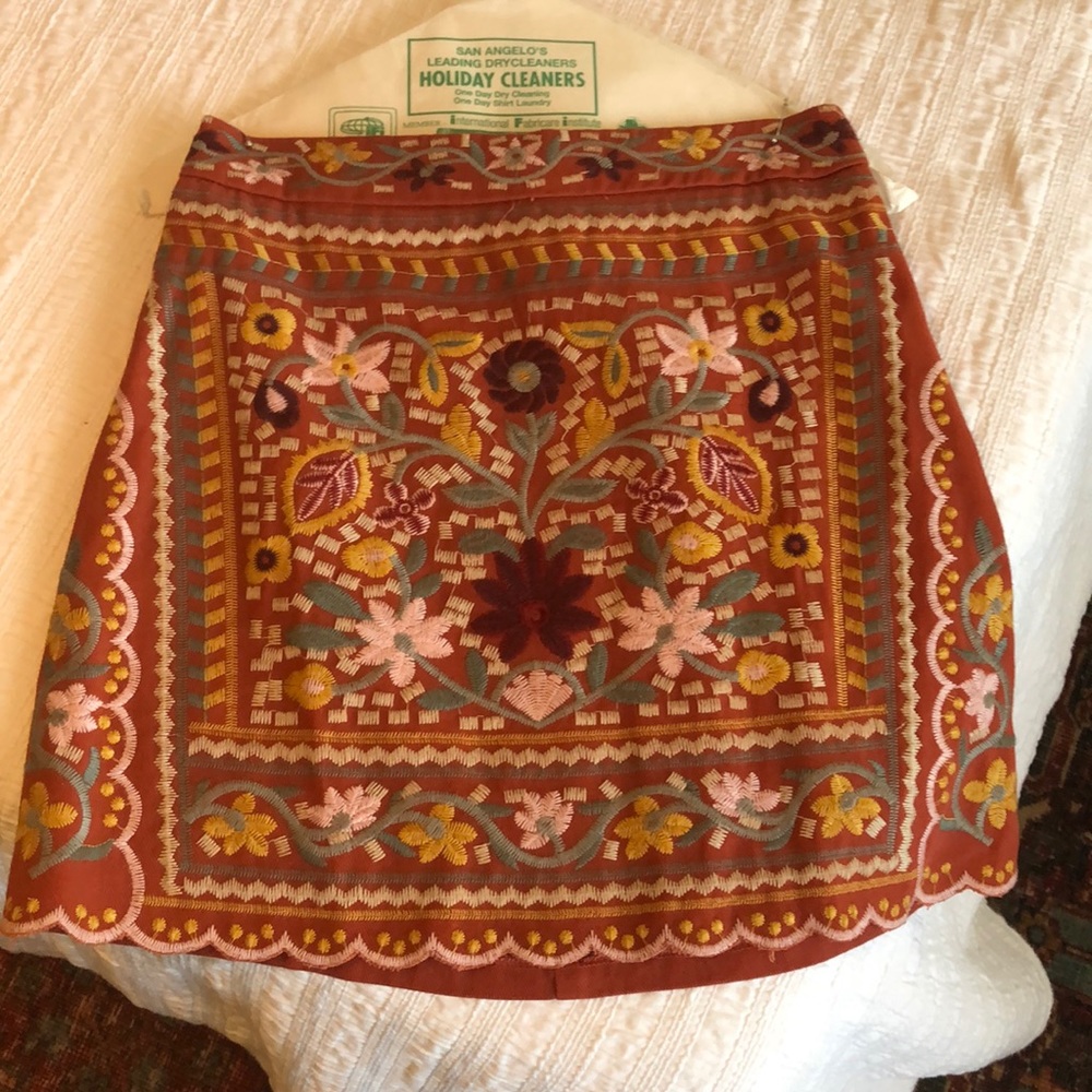 Embroidered skirt